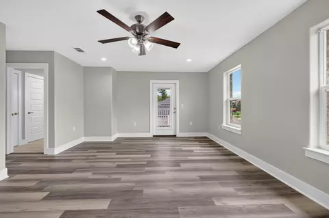 Living - 4540 Hermosa Rd, Crestview, FL 32539 photo 9 of 9
