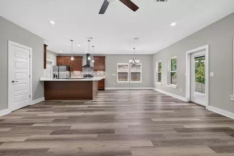 Living - 4540 Hermosa Rd, Crestview, FL 32539 photo 5 of 9