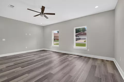 Living - 4540 Hermosa Rd, Crestview, FL 32539 photo 3 of 9