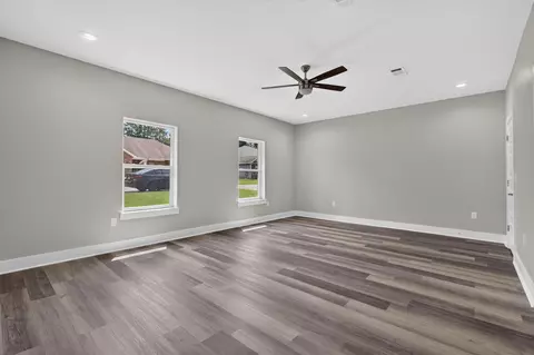 Living - 4540 Hermosa Rd, Crestview, FL 32539 photo 1 of 9