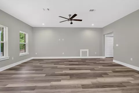 Living - 4540 Hermosa Rd, Crestview, FL 32539 photo 6 of 9