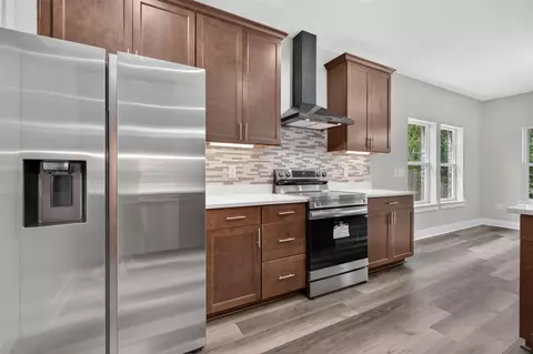 Kitchen - 4540 Hermosa Rd, Crestview, FL 32539 photo 4 of 7
