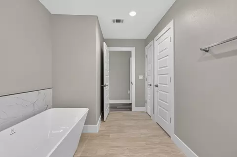 Entry Way - 4540 Hermosa Rd, Crestview, FL 32539 photo 4 of 6