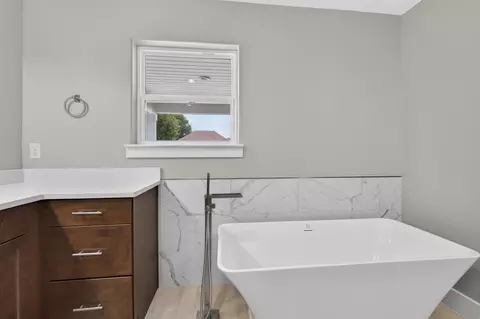 Bath - 4540 Hermosa Rd, Crestview, FL 32539 photo 8 of 12
