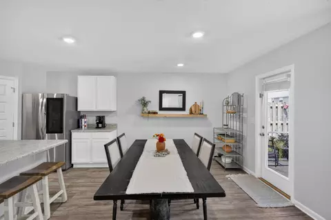 Dining - 379 This Way, Freeport, FL 32439 photo 1 of 1