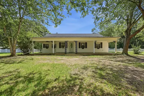 Exterior - 2240 Riddle Rd, Cantonment, FL 32533 photo 2 of 12
