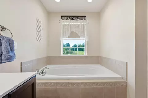 Bath - 2240 Riddle Rd, Cantonment, FL 32533 photo 4 of 8