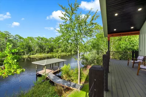 8536 Kingsley Pl, Navarre, FL 32566
