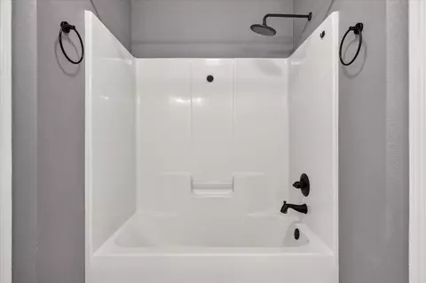 Bath - 5197 Whitehurst Ln, Crestview, FL 32536 photo 5 of 8
