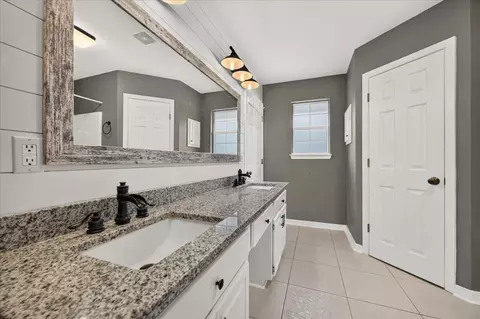 Bath - 5197 Whitehurst Ln, Crestview, FL 32536 photo 4 of 8