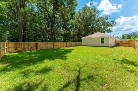 Exterior - 399 E Railroad Ave, Crestview, FL 32539 photo 4 of 6