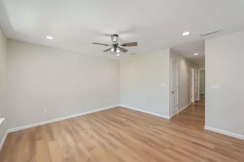 Living - 399 E Railroad Ave, Crestview, FL 32539 photo 2 of 3