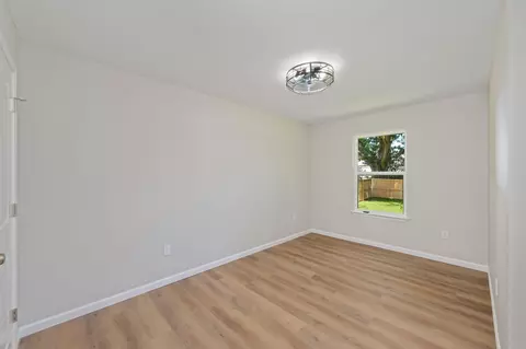 Bedroom - 399 E Railroad Ave, Crestview, FL 32539 photo 3 of 8