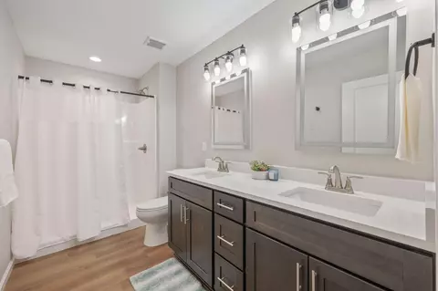 Bath - 399 E Railroad Ave, Crestview, FL 32539 photo 3 of 4