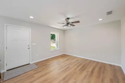 Living - 399 E Railroad Ave, Crestview, FL 32539 photo 1 of 3