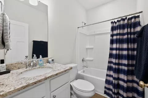 Bath - 2452 Dakota Way, Crestview, FL 32536 photo 2 of 3