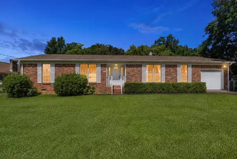 102 NW Cape Dr, Fort Walton Beach, FL 32548