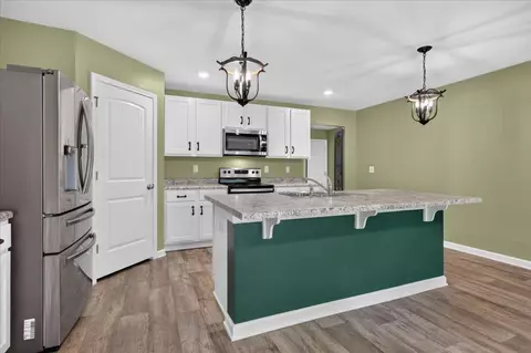 Kitchen - 3485 Sparco Dr, Crestview, FL 32539 photo 4 of 7