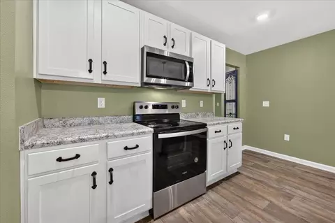 Kitchen - 3485 Sparco Dr, Crestview, FL 32539 photo 6 of 7