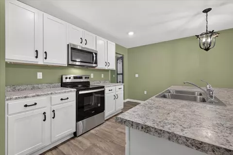 Kitchen - 3485 Sparco Dr, Crestview, FL 32539 photo 2 of 7