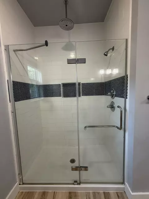 Bath - 2980 N 18th Ave, Milton, FL 32583 photo 8 of 9