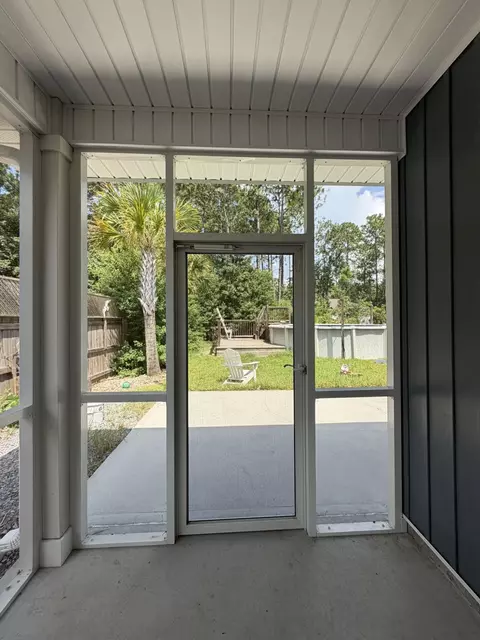 Exterior - 2980 N 18th Ave, Milton, FL 32583 photo 8 of 14