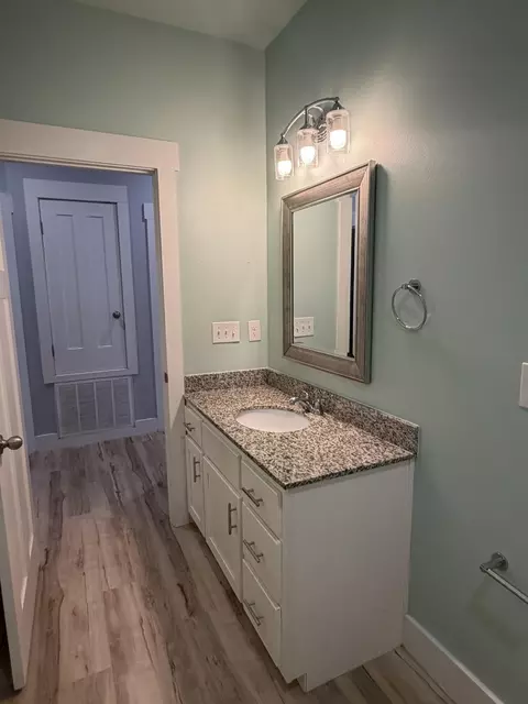 Bath - 2980 N 18th Ave, Milton, FL 32583 photo 5 of 9