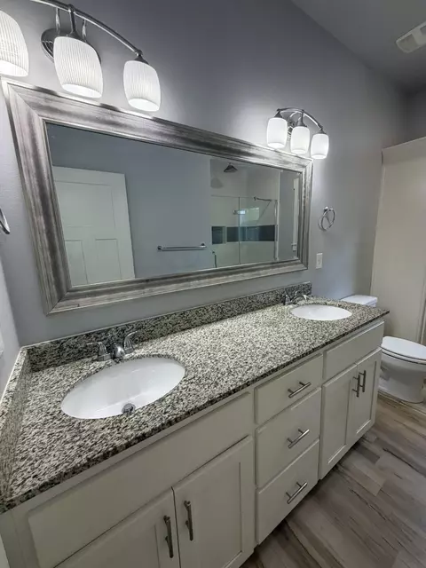Bath - 2980 N 18th Ave, Milton, FL 32583 photo 7 of 9