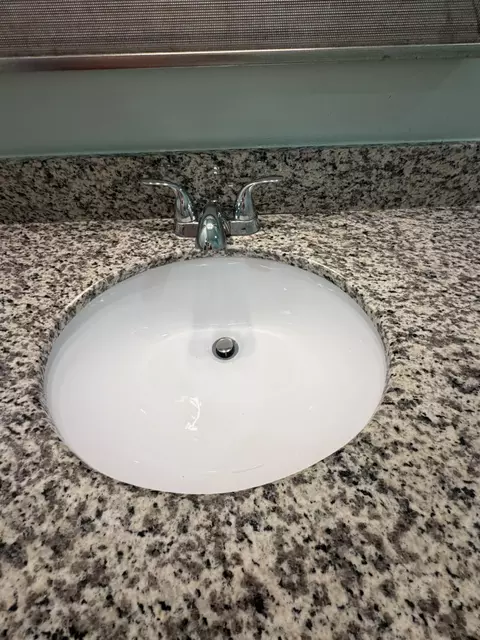 Bath - 2980 N 18th Ave, Milton, FL 32583 photo 2 of 9