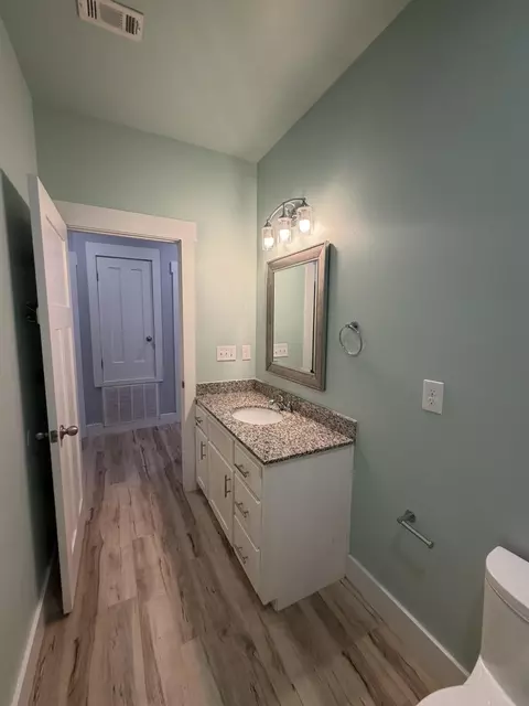 Bath - 2980 N 18th Ave, Milton, FL 32583 photo 4 of 9