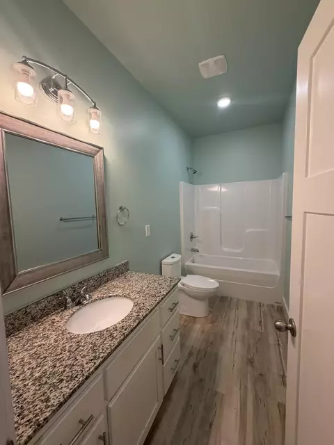 Bath - 2980 N 18th Ave, Milton, FL 32583 photo 1 of 9
