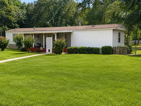 5105 Central Dr, Pace, FL 32571