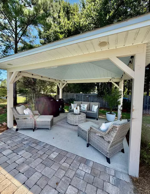 Exterior - 22 Mango Ln, Freeport, FL 32439 photo 3 of 9