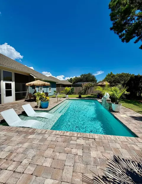 Exterior - 22 Mango Ln, Freeport, FL 32439 photo 2 of 9