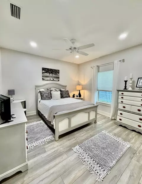 Bedroom - 22 Mango Ln, Freeport, FL 32439 photo 3 of 3