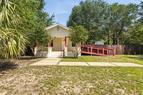 120 N Davis Ln, Defuniak Springs, FL 32433