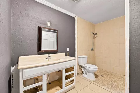 Bath - 3174 Earl Kennedy Rd, Crestview, FL 32539 photo 1 of 3