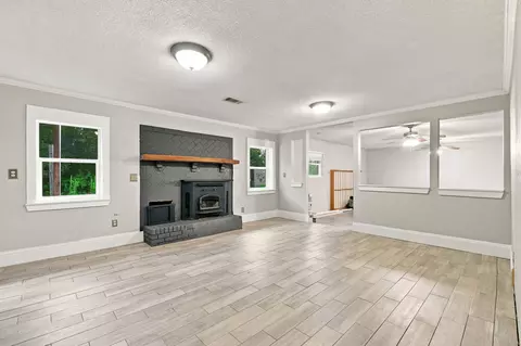Living - 3174 Earl Kennedy Rd, Crestview, FL 32539 photo 2 of 7