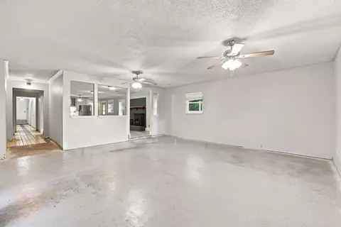 Living - 3174 Earl Kennedy Rd, Crestview, FL 32539 photo 6 of 7