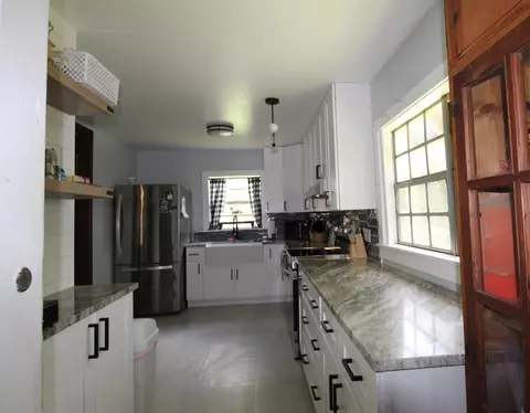 Kitchen - 2592 Kingston Rd, Crestview, FL 32536 photo 2 of 3