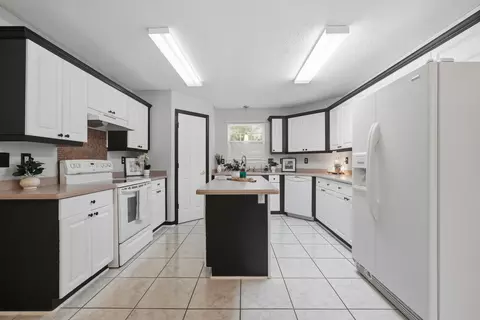 Kitchen - 1218 Ego Dr, Crestview, FL 32536 photo 2 of 4