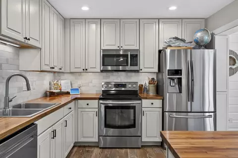 Kitchen - 403 Spring Ln, Destin, FL 32541 photo 3 of 3