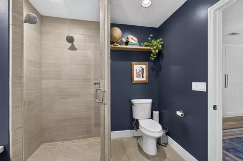 Bath - 403 Spring Ln, Destin, FL 32541 photo 3 of 5