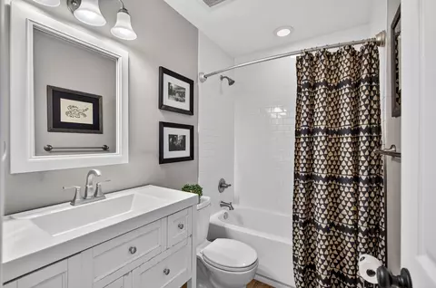 Bath - 403 Spring Ln, Destin, FL 32541 photo 5 of 5