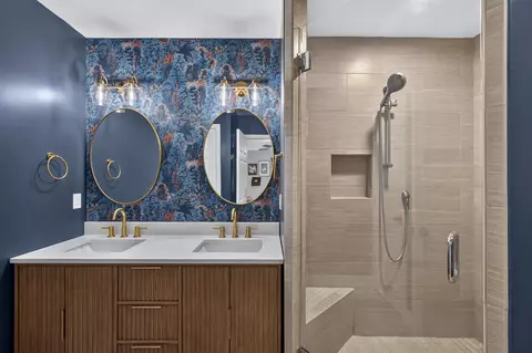 Bath - 403 Spring Ln, Destin, FL 32541 photo 1 of 5