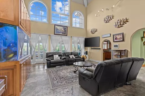 Living - 200 Asphodel Dr, Dothan, AL 36303 photo 4 of 6