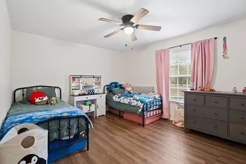 Bedroom - 5570 Mount Olive Rd, Crestview, FL 32539 photo 4 of 8
