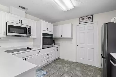 Kitchen - 5570 Mount Olive Rd, Crestview, FL 32539 photo 3 of 7
