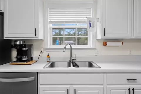 Kitchen - 5570 Mount Olive Rd, Crestview, FL 32539 photo 4 of 7