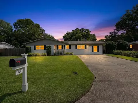 124 NW Sotir St, Fort Walton Beach, FL 32548